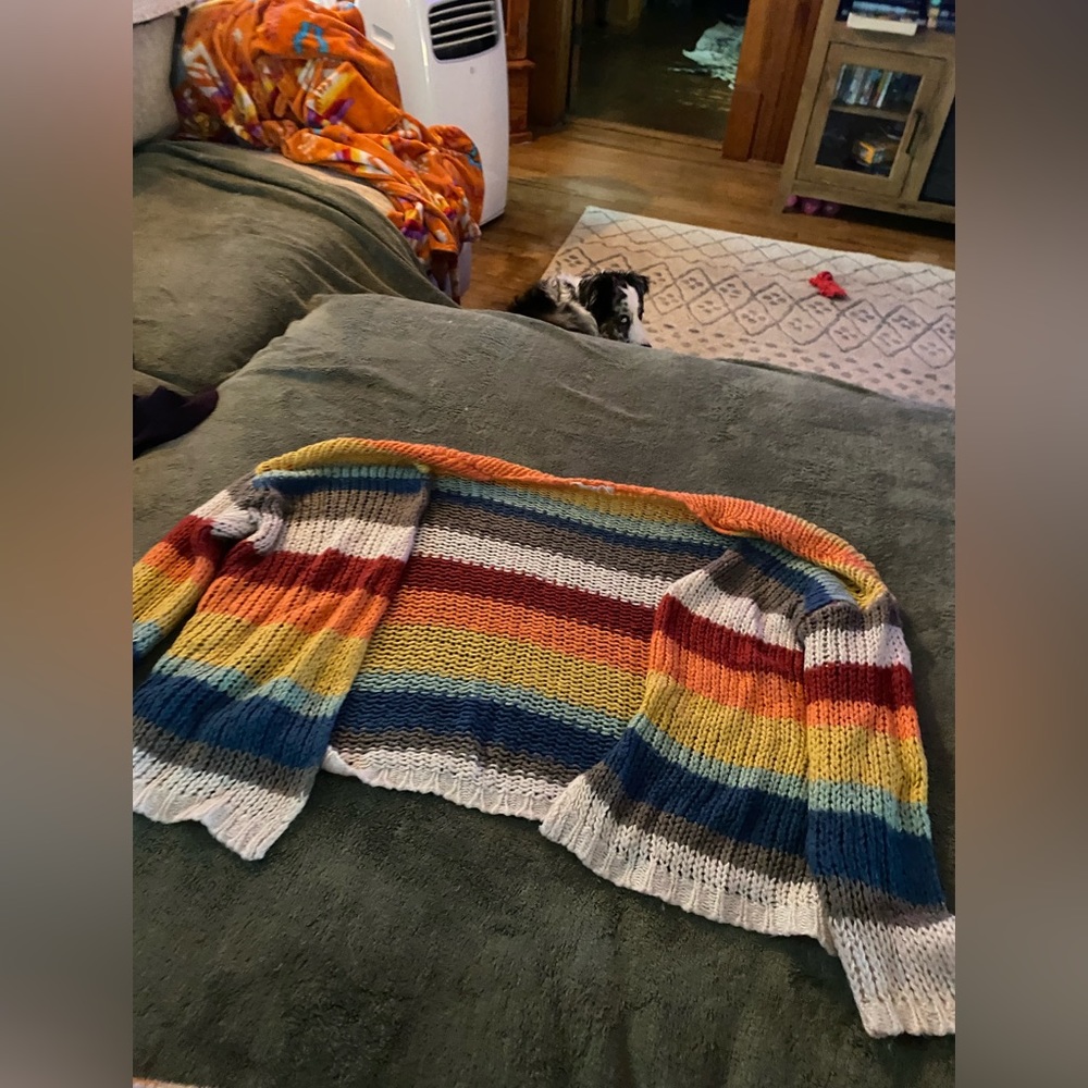 I’m selling this elan cardigan. It’s a size medium.